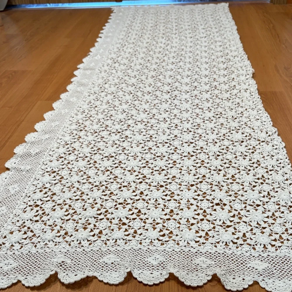 Vintage Elegant White Lace Table Runner